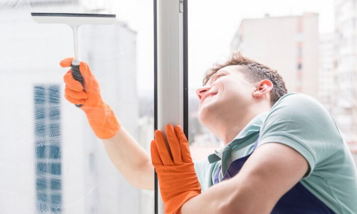 How should the glass be cleaned?