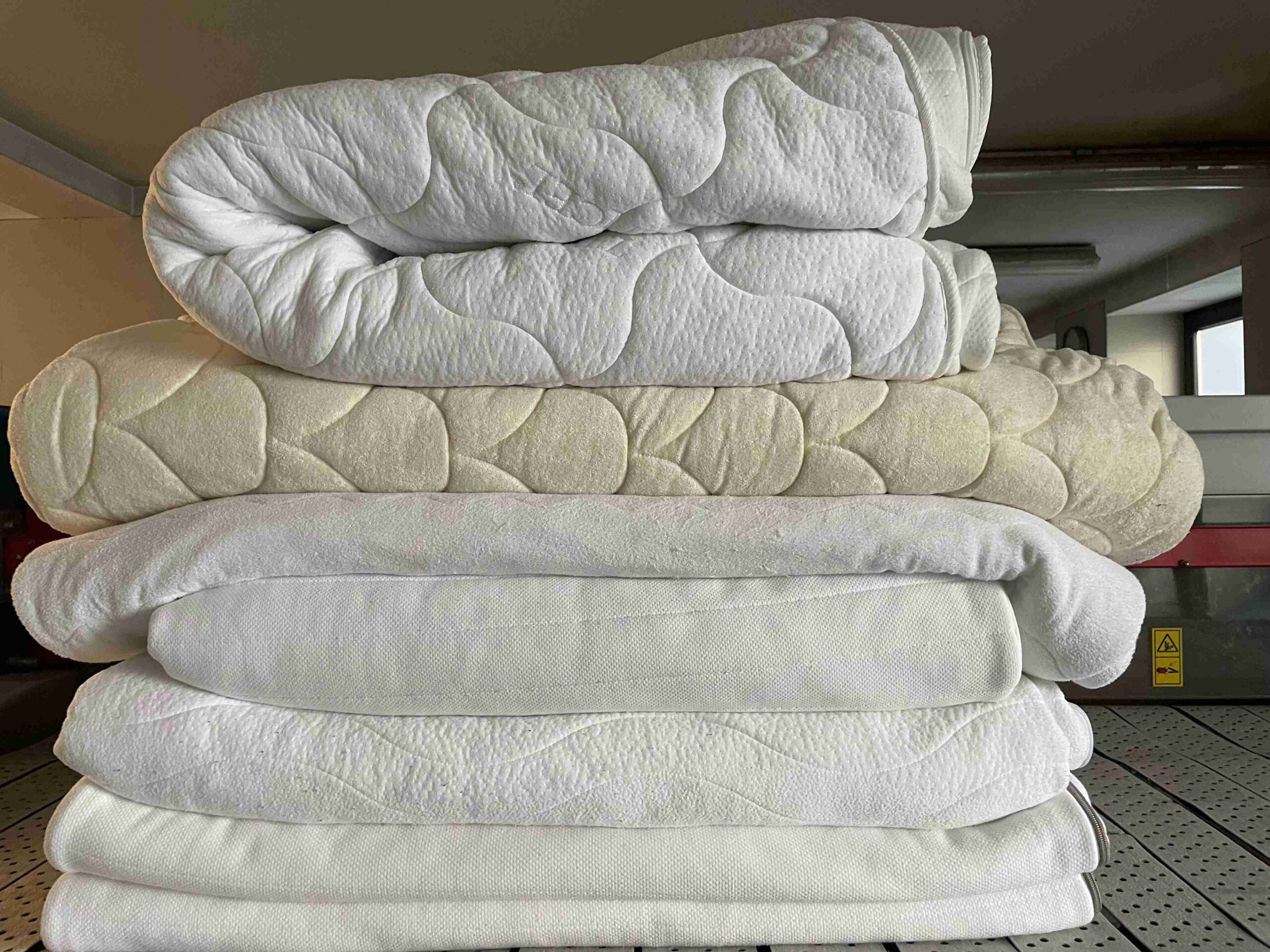 Pralnia Wicher - Czyszczenie pokrowców na materace (3)