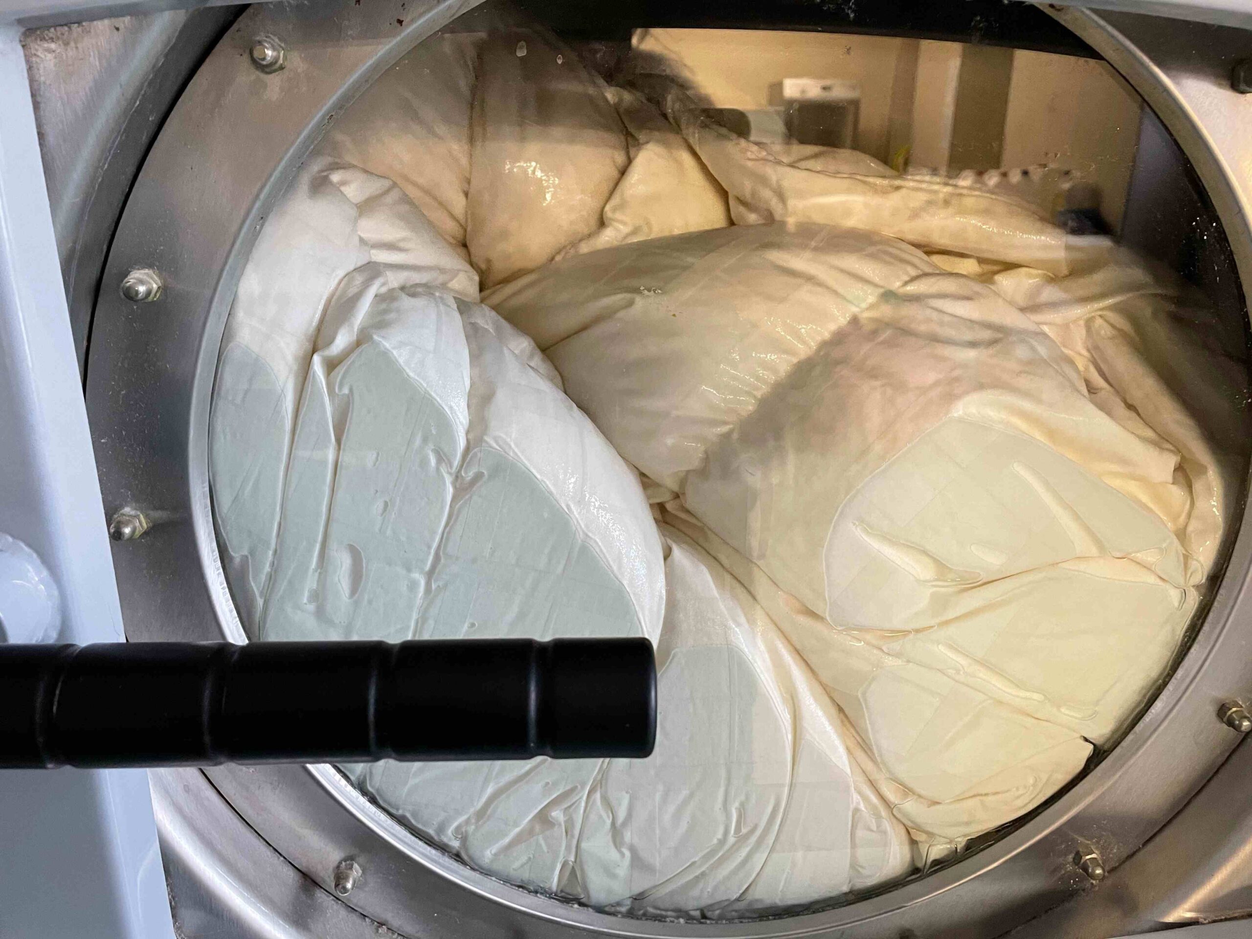 Pralnia Wicher - Specjalistyczne czyszczenie pierza i puchu, kołder i poduszek (5)